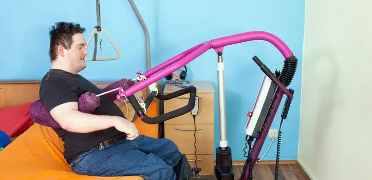 Czym charakteryzują się dźwigi szpitalne?