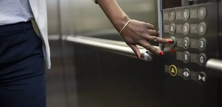 Działanie wind pasażerskich vs bezpieczeństwo