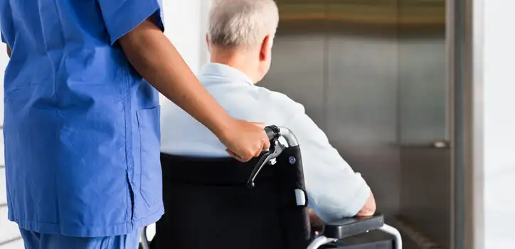 Jak zaprojektować dźwigi do szpitali?