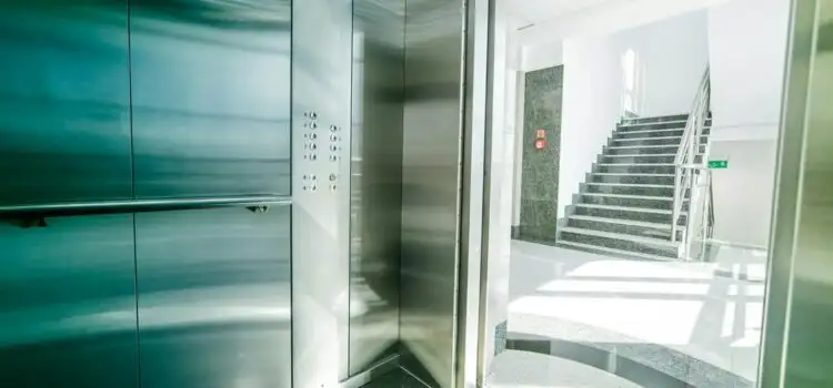 Jak można zoptymalizować koszty zakupu i montażu windy?